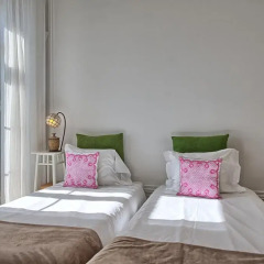 Апартаменты Localtraveling ALFAMA River View - Family Apartments комната для гостей фото 2