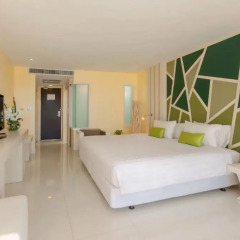 Отель Andaman Embrace Patong 5* Номер Делюкс с двуспальной кроватью фото 11