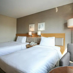 Отель Ramada Seoul 4* Улучшенный номер с 2 отдельными кроватями фото 3
