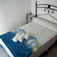 Отель Hostal Los Bateles Испания, Кониль-де-ла-Фронтера - отзывы, цены и фото номеров - забронировать отель Hostal Los Bateles онлайн комната для гостей