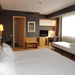 Hotel Barcelona Universal 4* Улучшенный номер с двуспальной кроватью фото 2