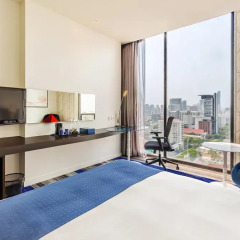 Отель Holiday Inn Express Bangkok Siam 3* Стандартный номер с двуспальной кроватью фото 3
