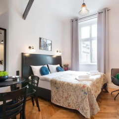 Апартаменты Antique Apartments - Plac Szczepanski Студия с различными типами кроватей фото 3
