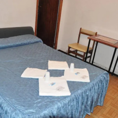 Отель Hostal Los Arcos Стандартный номер с двуспальной кроватью