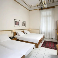 Tourist Hotel 2* Стандартный семейный номер с двуспальной кроватью фото 3