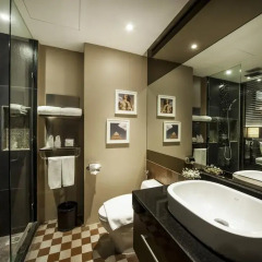 Отель The Continent Bangkok by Compass Hospitality 4* Номер Делюкс с различными типами кроватей фото 12