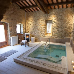 Отель La Garriga de Castelladral бассейн
