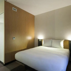 Отель easyHotel Brussels City Centre 3* Улучшенный номер с различными типами кроватей фото 4