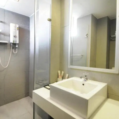 Celyn City Hotel 2* Стандартный номер с различными типами кроватей фото 3
