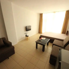Апартаменты Menada Global Ville Apartments Солнечный берег комната для гостей фото 4