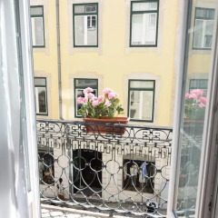 Апартаменты Dream Chiado Apartments Лиссабон балкон