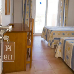 Отель Hostal Anibal Улучшенный номер с различными типами кроватей фото 5