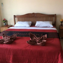Отель Na's Place сейф в номере