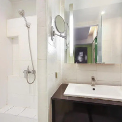 Отель Klassique Sukhumvit 3* Улучшенный номер фото 2