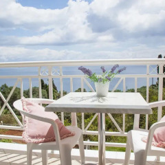 Апартаменты Brentanos Apartments ~ A ~ View of Paradise Студия с различными типами кроватей фото 3