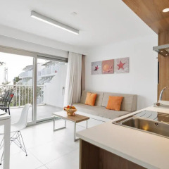 Отель Apartamentos Playas Cas Saboners Улучшенные апартаменты с различными типами кроватей фото 11