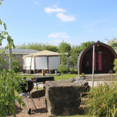 Отель The Little Hide - Grown Up Glamping Великобритания, Йорк - отзывы, цены и фото номеров - забронировать отель The Little Hide - Grown Up Glamping онлайн бассейн фото 2