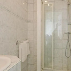 Отель Hôtel Du Centre 2* Стандартный номер с различными типами кроватей фото 15