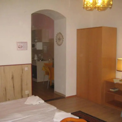 Отель HappyHostel Стандартный номер с двуспальной кроватью фото 7