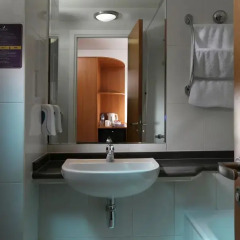 Отель Premier Inn Ibn Battuta Mall 3* Стандартный номер с различными типами кроватей фото 9