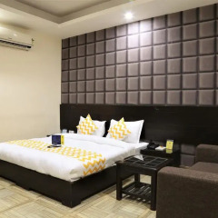 Отель FabHotel Aksh Palace Golf Course Road 3* Номер Делюкс с различными типами кроватей фото 12