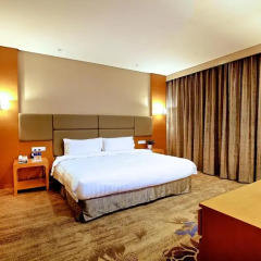 Отель Ramada by Wyndham Beijing Airport 4* Улучшенный номер с 2 отдельными кроватями