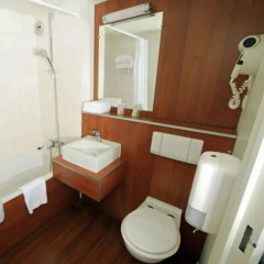 Comfort Hotel Aeroport Lyon St Exupery 3* Стандартный номер с различными типами кроватей фото 4