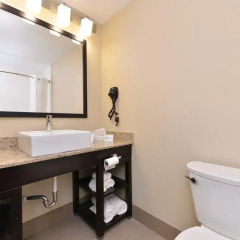 Отель Comfort Suites East 2* Стандартный номер с различными типами кроватей