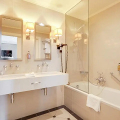 Stanhope Hotel Brussels by Thon Hotels 5* Люкс повышенной комфортности с разными типами кроватей