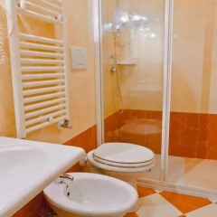 Hotel Henry 2* Номер с общей ванной комнатой с различными типами кроватей (общая ванная комната)