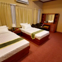 Kyi Tin Hotel 3* Улучшенный номер с 2 отдельными кроватями