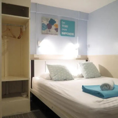 I-Sleep Silom Hostel Стандартный номер с двуспальной кроватью (общая ванная комната) фото 5