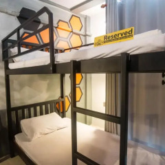 Beehive Phuket Old Town - Hostel Стандартный семейный номер двухъярусная кровать фото 4