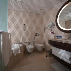 Отель Crowne Plaza Dubai - Deira 5* Представительский номер