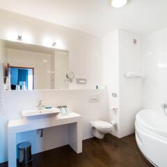 Отель Hanza Hotel Польша, Гданьск - 2 отзыва об отеле, цены и фото номеров - забронировать отель Hanza Hotel онлайн ванная фото 2