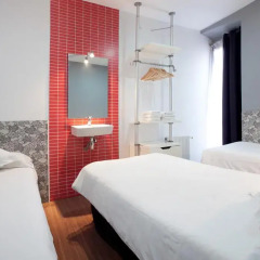 Отель Hostal Nitzs Bcn Стандартный номер с различными типами кроватей (общая ванная комната) фото 2
