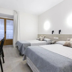 Отель Hostal Castilla II Puerta del Sol Апартаменты с различными типами кроватей фото 4
