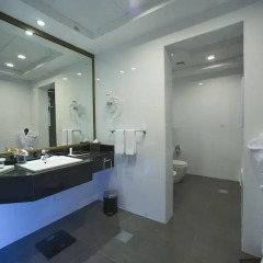 Отель Ramada Corniche 4* Номер Делюкс фото 16