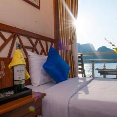 Отель Gray Line Halong Cruise 4* Номер Делюкс с различными типами кроватей фото 7
