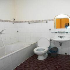 Отель Phuc Khang Guest House Далат ванная