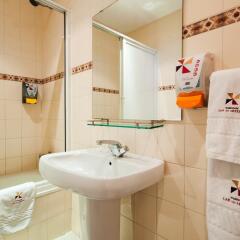 Отель Residencial Lar do Areeiro 2* Стандартный номер с двуспальной кроватью фото 6