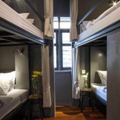 Here Hostel Кровать в общем номере фото 7