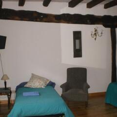 Отель Larraenea Bed And Breakfast Лесака комната для гостей фото 5