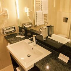 Отель IntercityHotel Dresden ванная фото 2