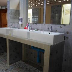 At Pier Hostel Lanta ванная