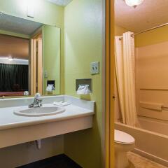 Отель Knights Inn Columbus 2* Номер Делюкс с различными типами кроватей