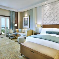 Отель The Ritz-Carlton, Dubai Стандартный номер с различными типами кроватей фото 5