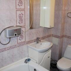 Гостиница Studio Apartment at Stepana Zlobina Street в Уфе отзывы, цены и фото номеров - забронировать гостиницу Studio Apartment at Stepana Zlobina Street онлайн Уфа ванная фото 2