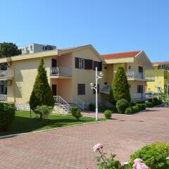 Отель Kolaveri Resort парковка