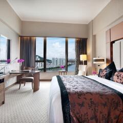 Отель Sofitel Macau At Ponte 16 4* Улучшенный номер с различными типами кроватей фото 5